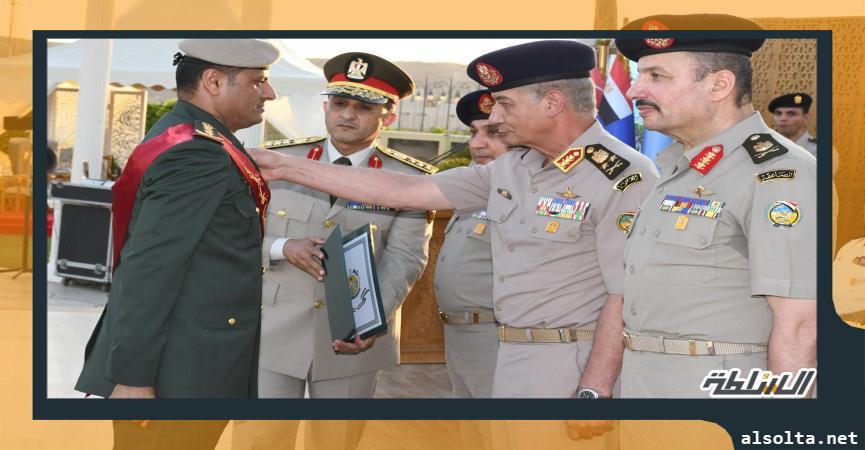 وزير الدفاع يشهد تخرج دورات جديدة من دارسي أكاديمية ناصر العسكرية العليا 