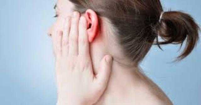خدر في الوجه وفقدان حركة العضلات.. أهم أعراض ورم العصب السمعي