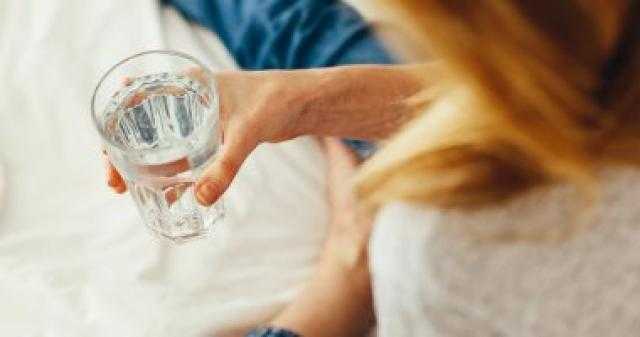 5 خرافات عن شرب الماء وتصحيحها