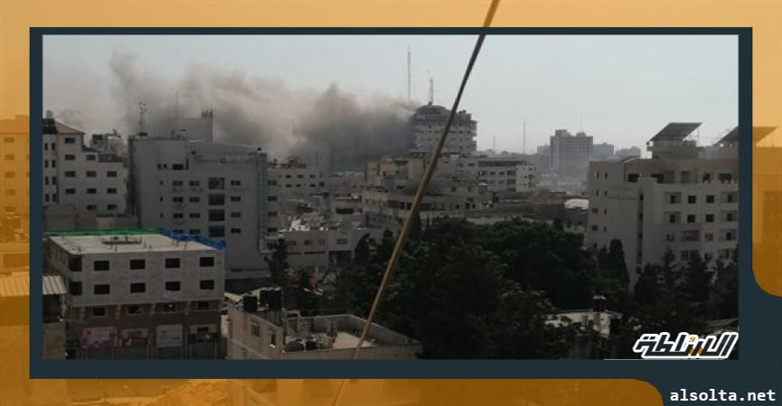 سياسة  قصف إسرائيلي لشقة سكنية في غزة اليوم