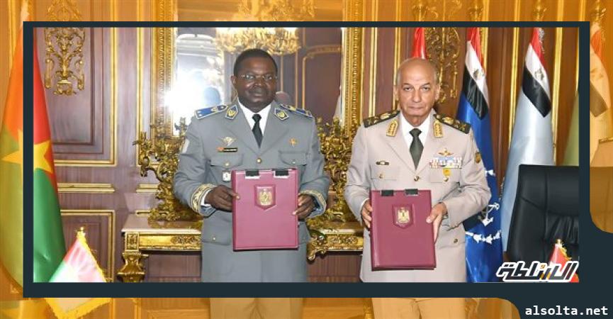 القائد العام يلتقى وزير الدفاع بجمهورية بوركينا فاسو