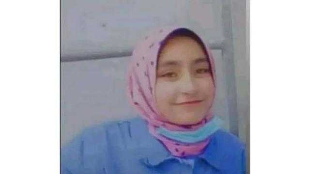 والدة فتاة كفر الدوار: بنتي كانت بتشتغل وتساعد أبوها.. والمتهمة قتلتها وراحت الامتحان