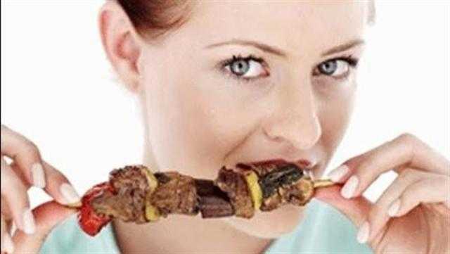 احذري.. امتناع المرأة عن تناول اللحوم يعرضها لمشكلة خطيرة