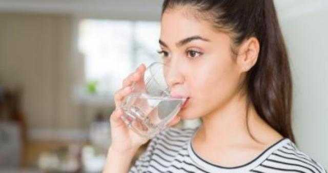 هل شرب الماء الدافئ يساعد في تقليل الكولسترول؟.. اعرف الإجابة