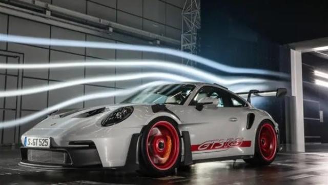 بورشه تكشف عن 911 GT3 RS المخصصة لحلبات السباق | صور