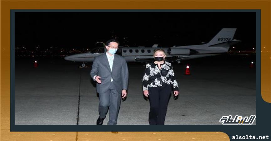 نائبة أمريكية تصل إلى تايوان بطائرة عسكرية