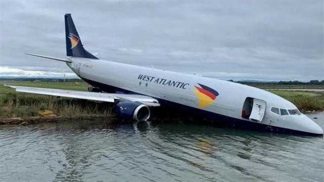 عاجل.. إغلاق أحد مطارات فرنسا بعد سقوط طائرة بوينج في المياه