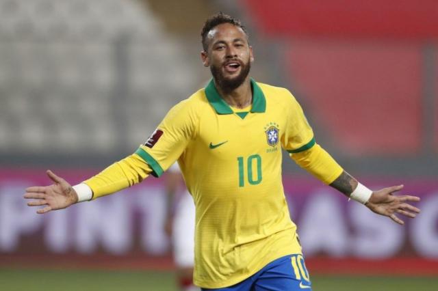 مدرب البرازيل يتهم لاعبي تونس بمحاولة إيذاء نيمار