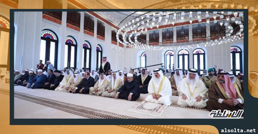دين وفتوى  شيخ الأزهر يؤدي صلاة الجمعة مع جلالة ملك البحرين