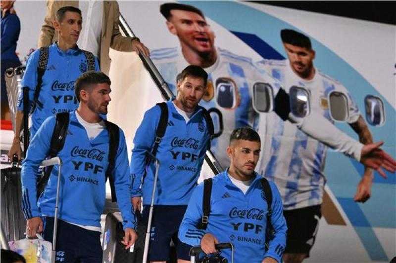 بقيادة ميسي.. منتخب الأرجنتين يصل الدوحة استعدادا لمونديال قطر