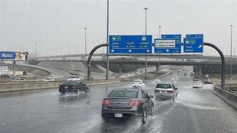 أمطار رعدية وسيول مصحوبة برياح شديدة.. السعودية تحذر من طقس الغد