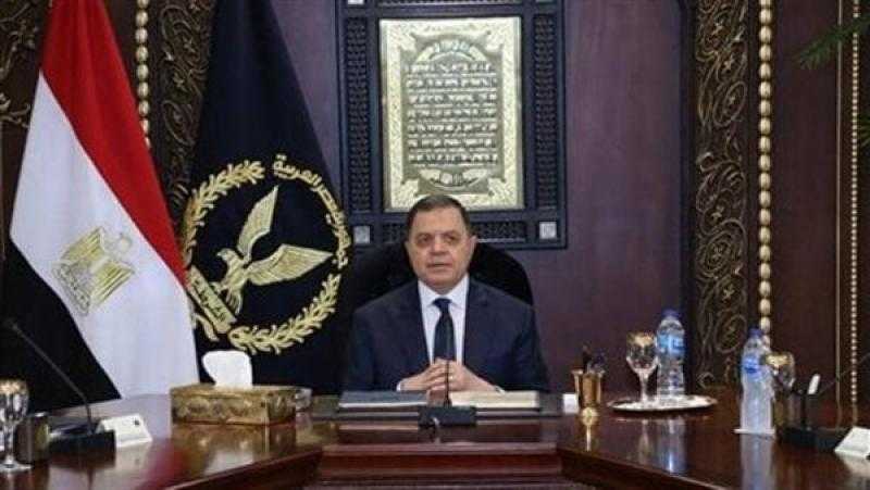 وزير الداخلية يسمح لـ 21 مواطنًا بالتجنس مع احتفاظهم بالمصرية