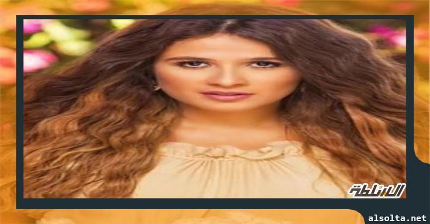 الفنانة ياسمين عبدالعزيز