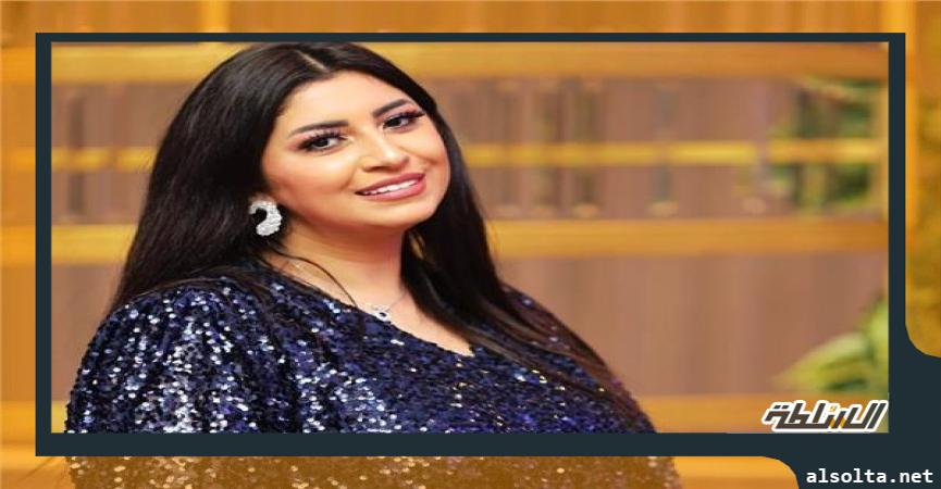 فنانه مصريه تنسج خيوط من الذهب