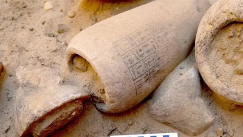 مقابر وتوابيت ومومياوات.. تفاصيل الاكتشافات الأثرية الجديدة للدولة القديمة| شاهد