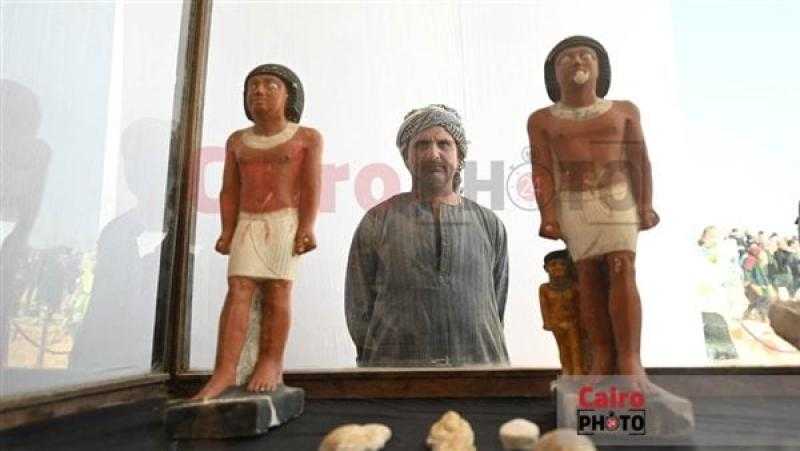 زاهي حواس: التماثيل المُكتشفة بسقارة سيتم نقلها إلى المتحف المصري الكبير | صور