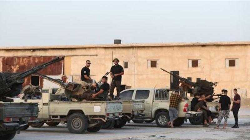 تبادل إطلاق النار بين جماعات مسلحة بمحيط مطار طرابلس