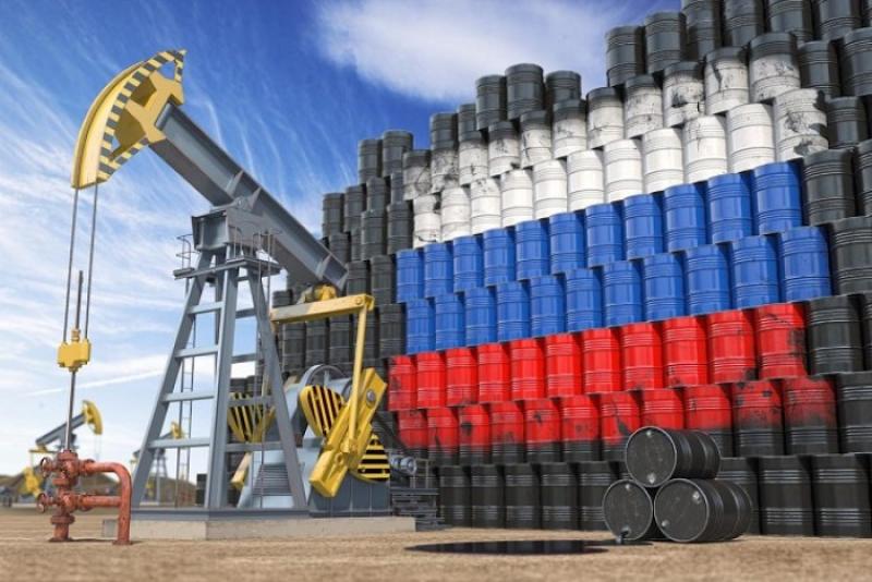 الاتحاد الأوروبي يضع حدًا أقصى لأسعار النفط الروسي