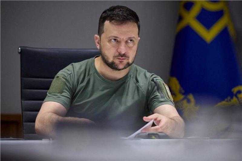 زيلينسكي يعترف بضعف الروح المعنوية في الآونة الأخيرة بأوكرانيا