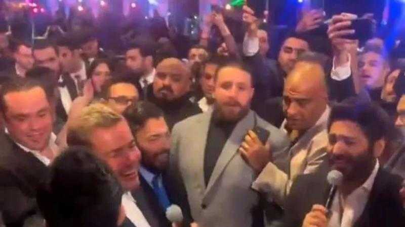 عمرو دياب يغني «يا أنا يا لأ» مع تامر حسني في حفل زفاف أحمد عصام