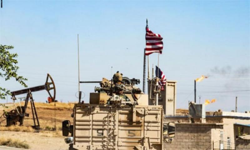 استهداف قاعدة أمريكية بحقل العمر النفطي بسوريا