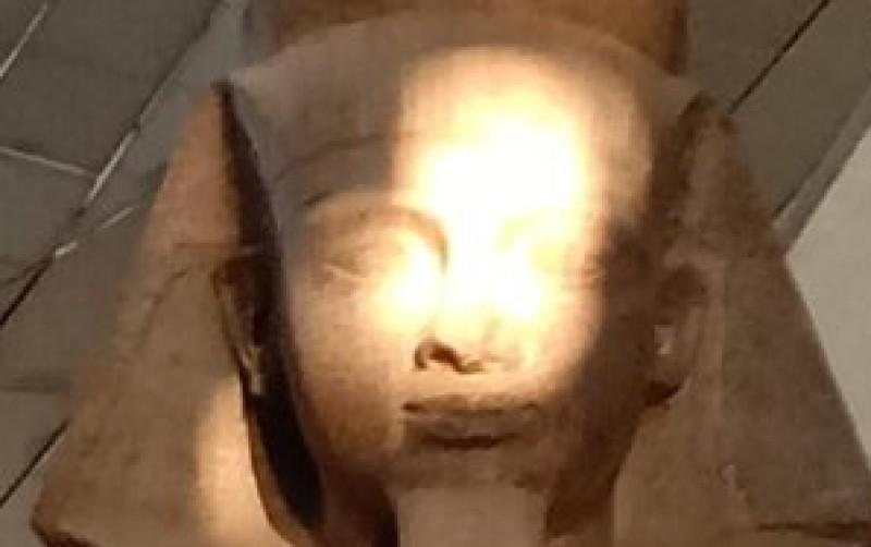 تعامد الشمس على وجه تمثال رمسيس الثانى بالمتحف المصرى الكبير