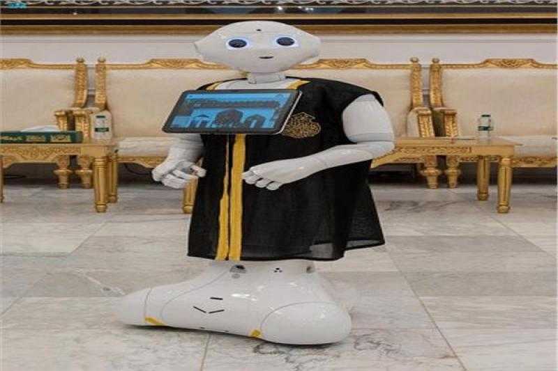 روبوت بـ 11لغة لاستقبال زوار مجمع الملك عبدالعزيز لكسوة الكعبة المشرفة