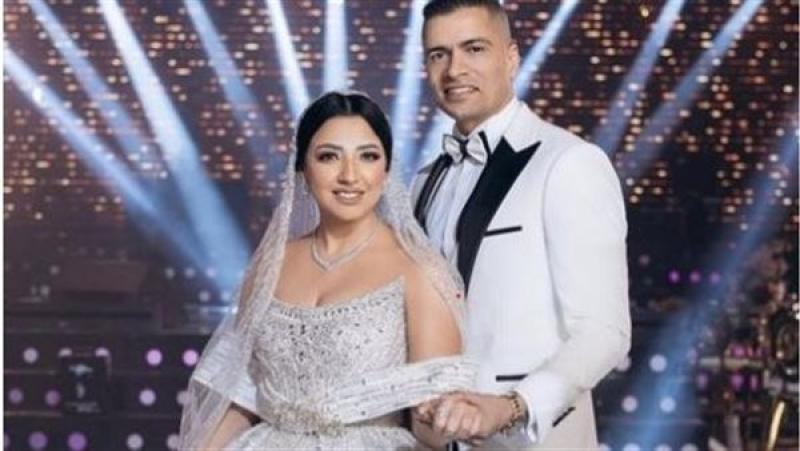 زوجة حسن شاكوش ترد على منتقدي سجودها بفستان مكشوف خلال حفل زفافها