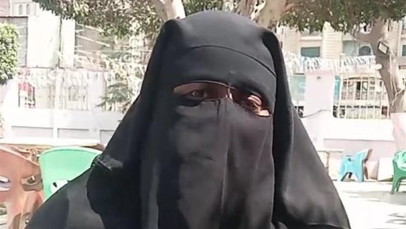 مقتل شاب على يد أحد أقاربه بسبب خلافات على أرض بالفيوم.. ووالدته: ماليش حد بعده