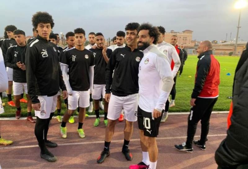 محمد صلاح يزور معسكر منتخب مصر الأولمبي