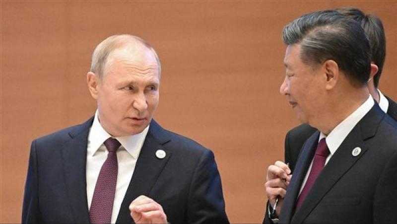 خبراء في لغة الجسد يفجّرون مفاجأة صادمة باجتماع الرئيس بوتين ونظيره الصيني