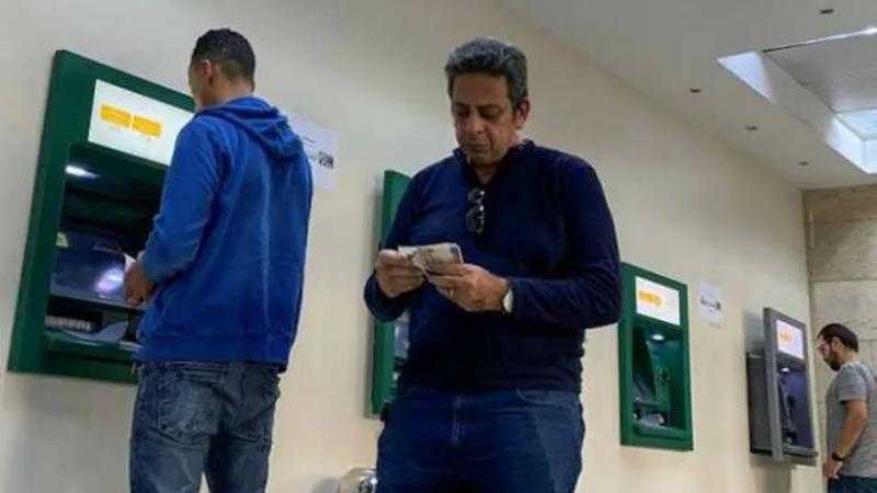 «المالية» تنتهي اليوم من صرف مرتبات مارس.. و«الزيادة» الشهر المقبل