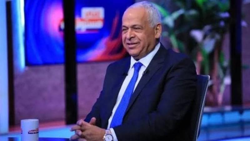 لا توجد أي عروض احتراف.. فرج عامر يفجر مفاجأة بشأن نجم الأهلي