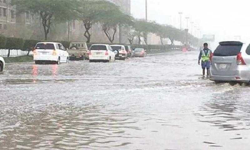 السعودية تحذر من موجة أمطار غزيرة على عدة مناطق