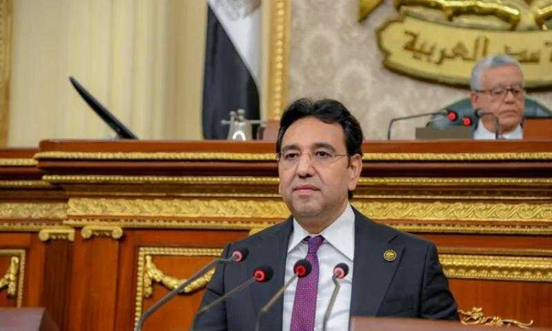 برلماني يطالب الحكومة بتوضيح خطتها الاستثمارية لاستقبال 30 مليون سائح سنويا