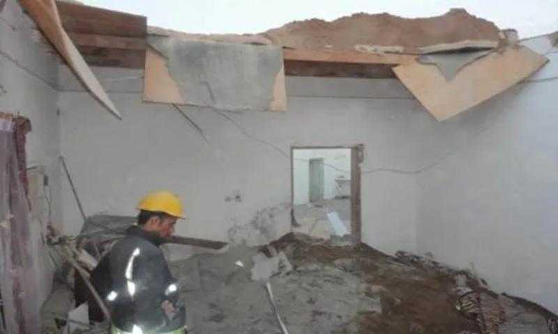 مصرع سيدة وإصابة زوجها وأبنائها في انهيار سقف منزل بسبب الأمطار بالفيوم
