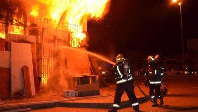 حريق هائل بمصنع فوم بالخانكة، والحماية المدنية تدفع بـ 6 سيارات إطفاء