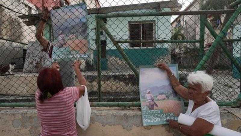 الكوبيون يتوجهون إلى صناديق الاقتراع للاستفتاء على استمرار الحكومة