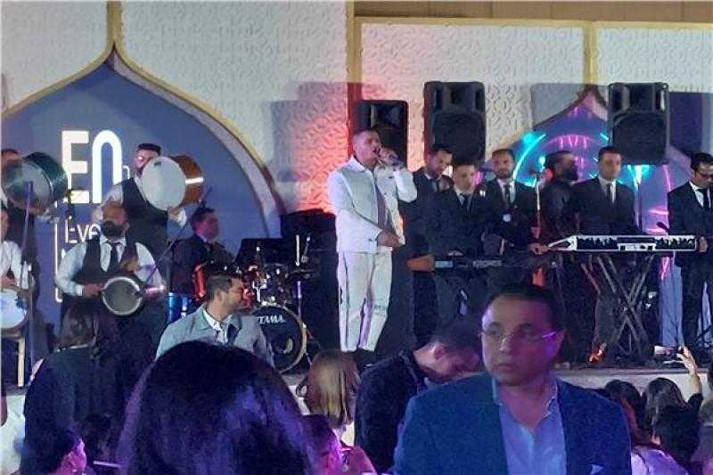 حسن شاكوش يمازح جمهوره: لازم ننزل الجيم آخر 10 أيام في رمضان