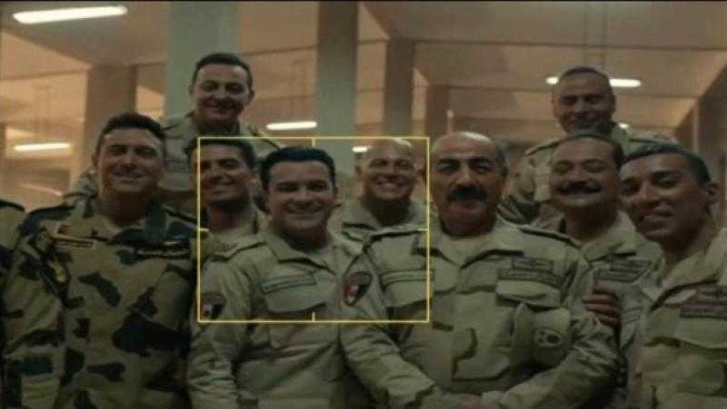 الكتيبة 101 الحلقة 8.. صورة تجمع ضباط الوحدة احتفالا بتخريج دفعة جديدة