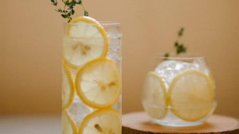 اشرب كوب على الفطار لبشرة صحية.. فوائد ماء الليمون