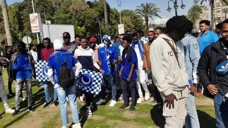 جماهير الهلال تبدأ التجمع استعدادا لحضور مباراة الأهلي (صور)