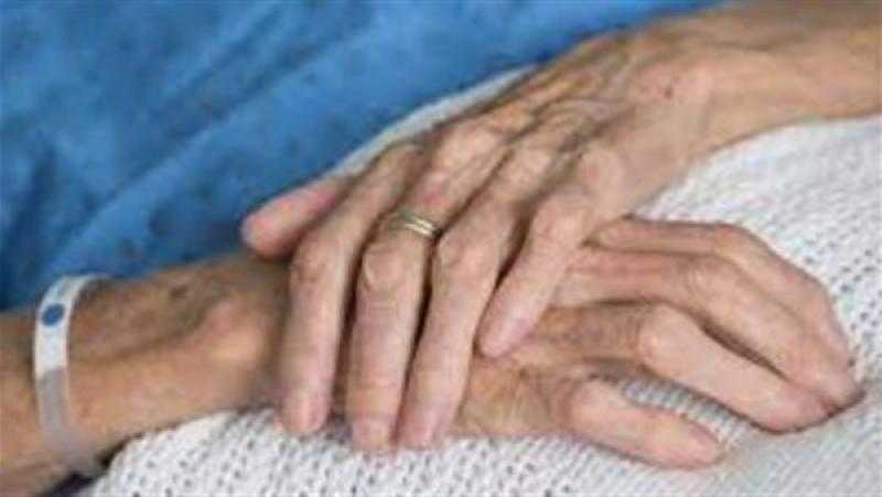 امرأة عجوز فقيرة لا تستطيع الصيام فماذا تفعل؟.. البحوث الإٍسلامية يوضح