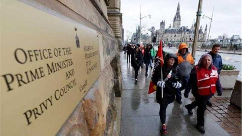 وزيرة المالية الكندية تحث العمال المضربين على قبول عرض حكومي عادل للغاية