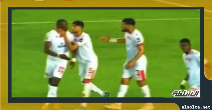 مشادة ساخنة بين السنغالي سامبو وزميله حارس الوداد، فيتو