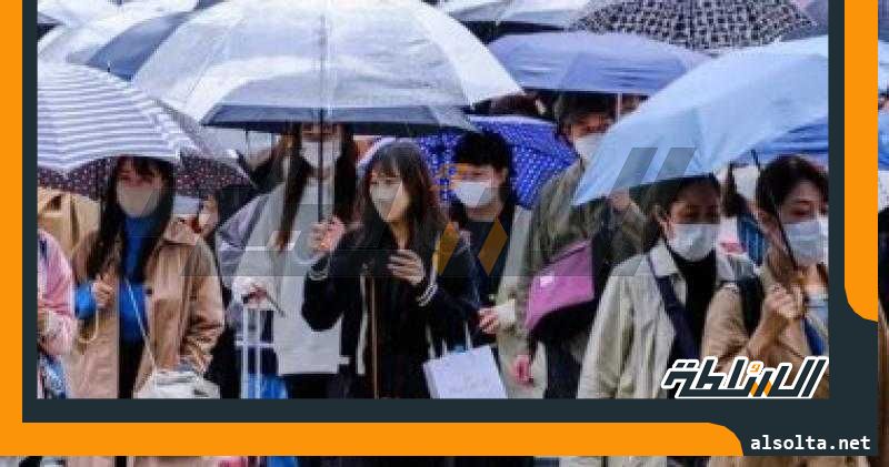 يابانيون يلجأون لمدرسين ”لتعلم الابتسامة” بعد انتهاء أمر ارتداء الكمامات
