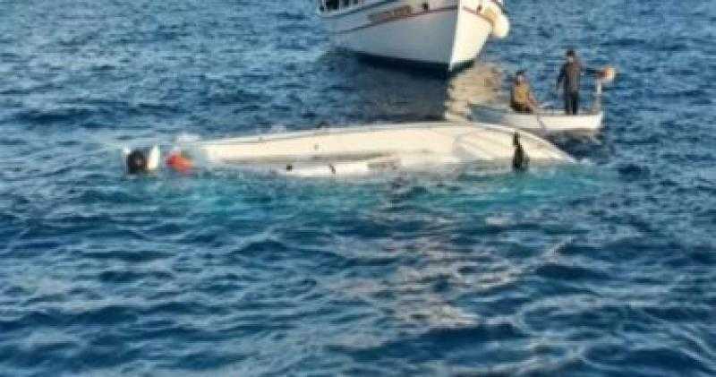 انتشال 3 جثث من بحيرة شمال إيطاليا بعد انقلاب قارب سياحى
