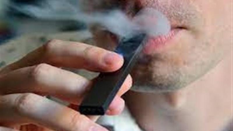 أصعب من السجائر العادية.. نصائح للإقلاع عن التدخين الإلكتروني