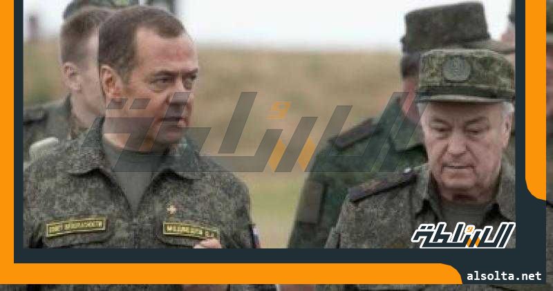رئيس مجلس الأمن الروسى مرتديا الزى العسكرى: يجب إبادة نظام كييف
