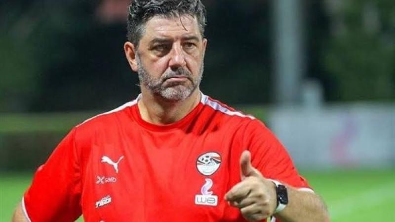 فيتوريا يحضر نهائي دوري أبطال إفريقيا بين الأهلي والوداد بالمغرب